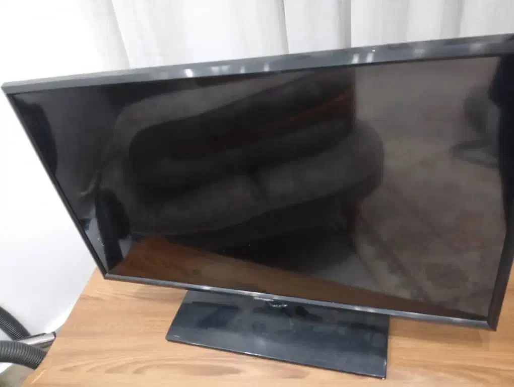 تلوزیون ال سی دی 32 اینچ سامسونگ|تلویزیون و پروژکتور|ساوه, |دیوار