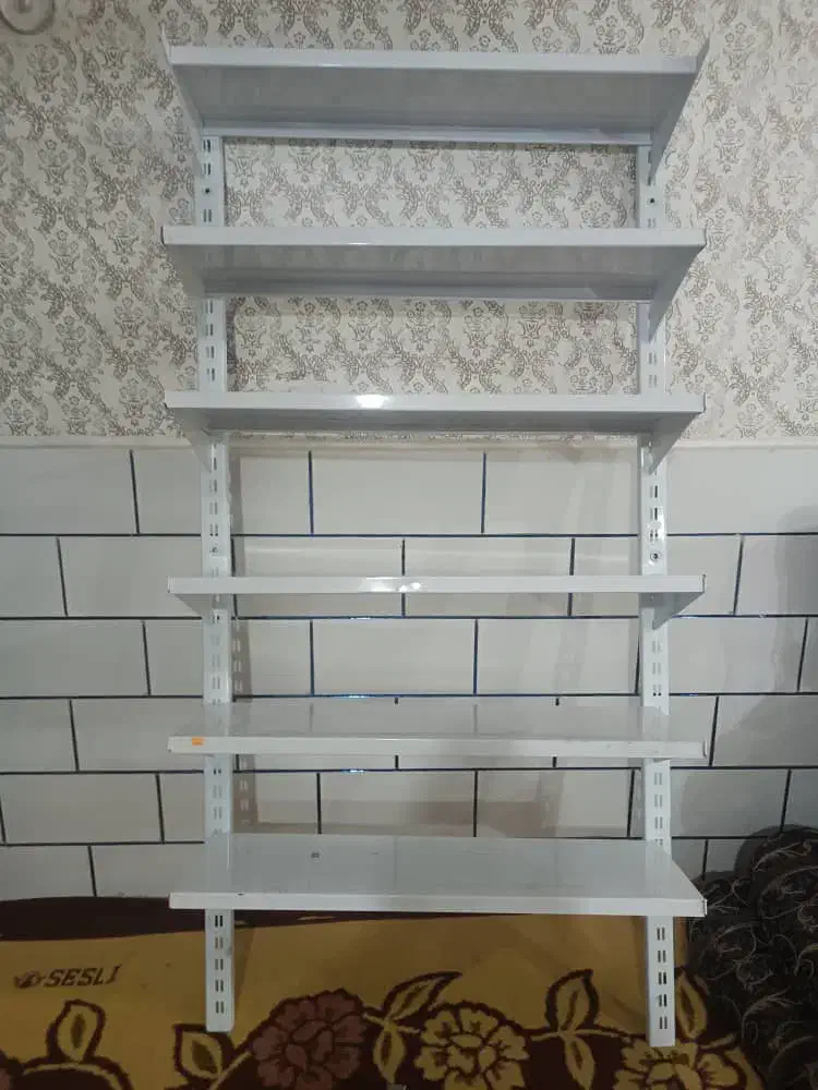 مقداری قفسه ی مغازه به متراژ۱۴متربسیارسالم وتمیز|فروشگاه و مغازه|رامشیر, |دیوار