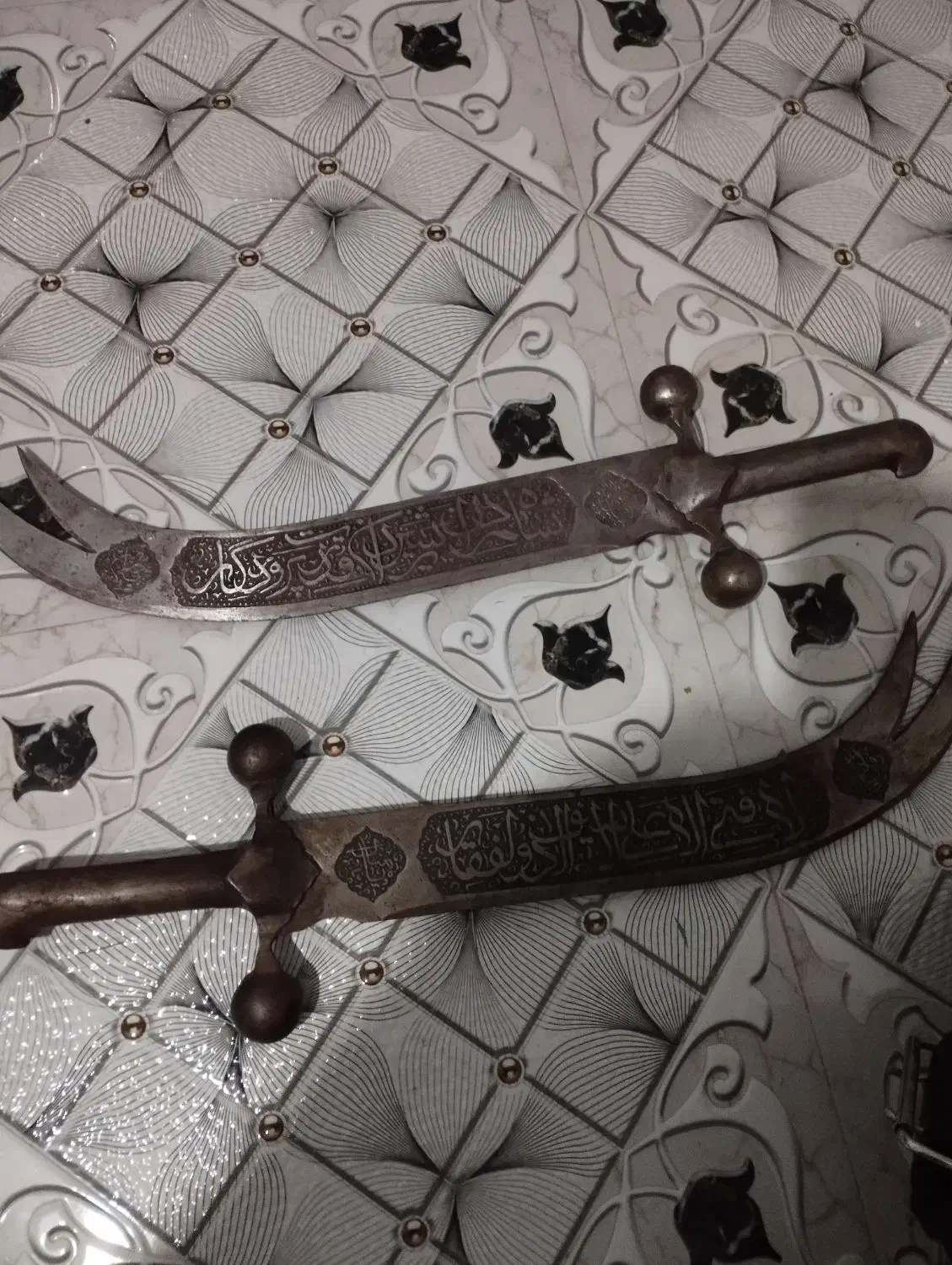 هیکلی و وسایل علامت|کلکسیون اشیاء عتیقه|قزوین, |دیوار