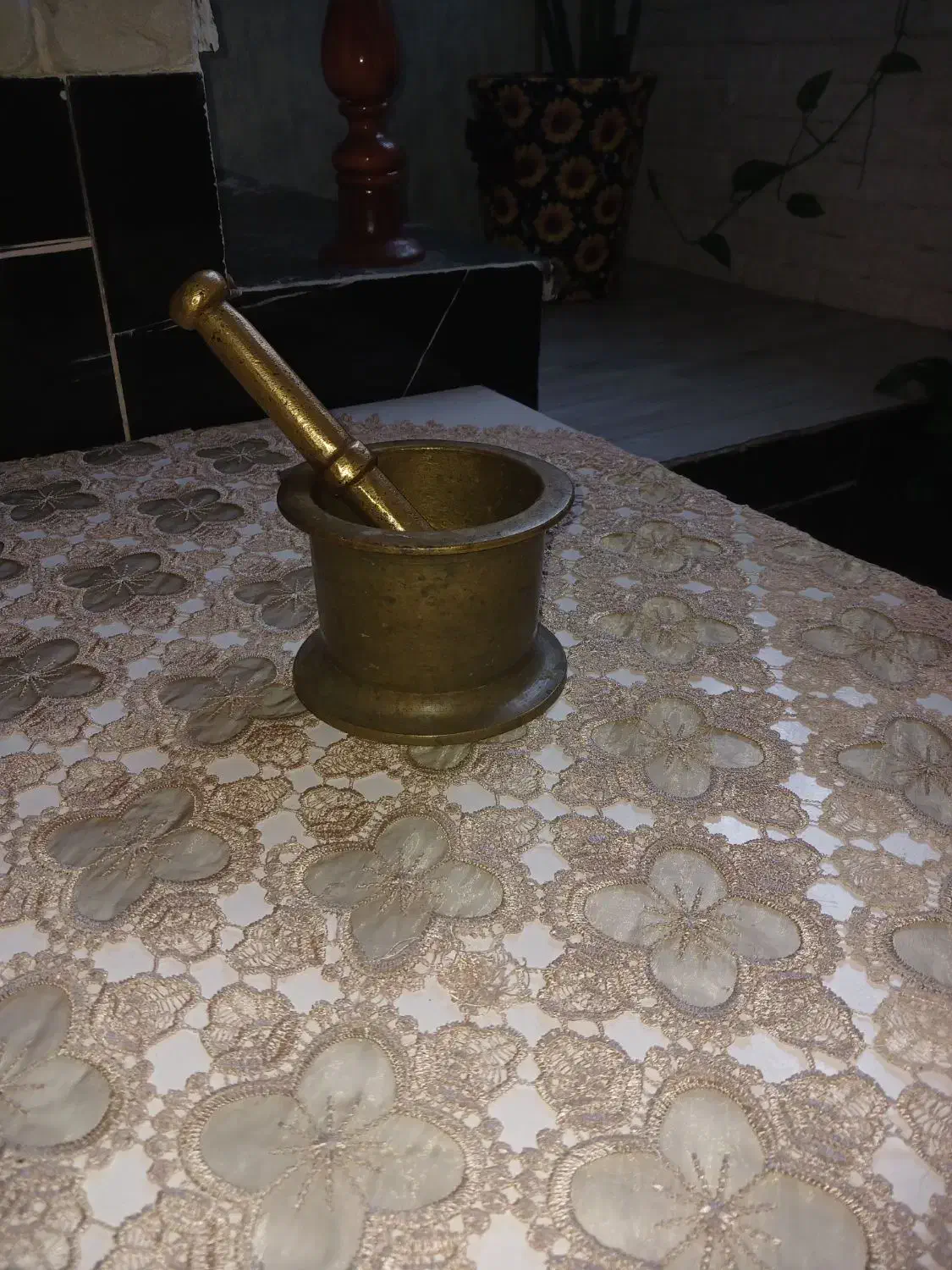 هاونگ برنجی|کلکسیون اشیاء عتیقه|رشت, باهنر|دیوار