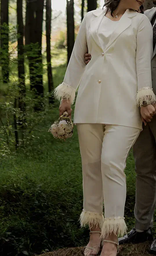 لباس نامزدی|لباس|لاهیجان, لاشیدان|دیوار