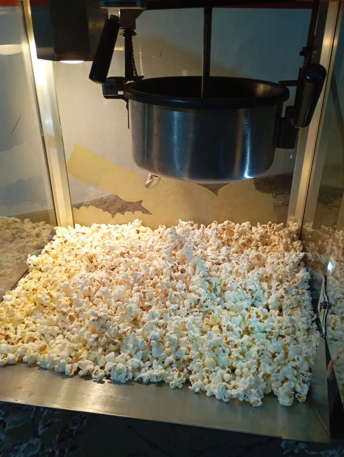 دستگاه پوفیلا سالم درحد نو با برق کار میکنه|کافی‌شاپ و رستوران|آستارا, |دیوار