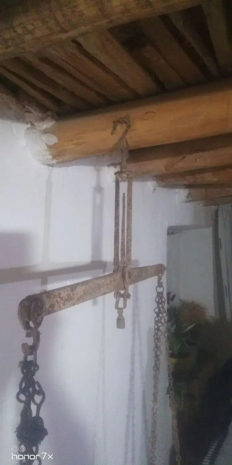 ترازو|کلکسیون اشیاء عتیقه|اسفراین, |دیوار