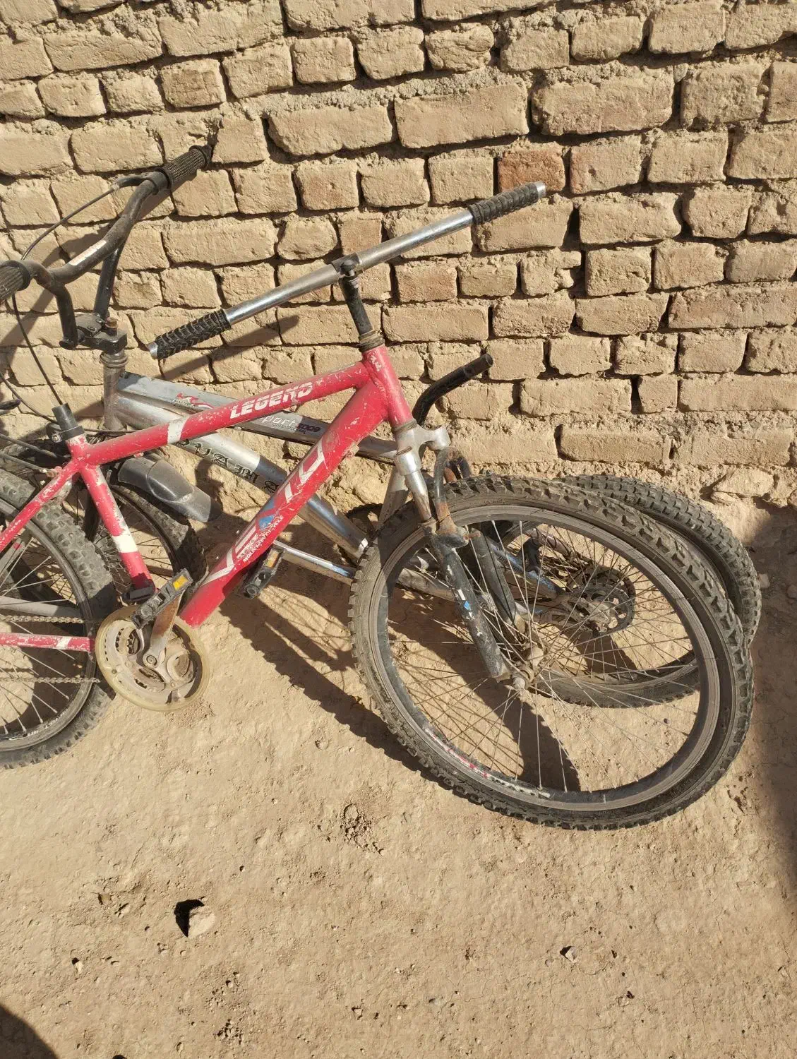 یک جفت دوچرخه|دوچرخه، اسکیت، اسکوتر|کبودرآهنگ, |دیوار