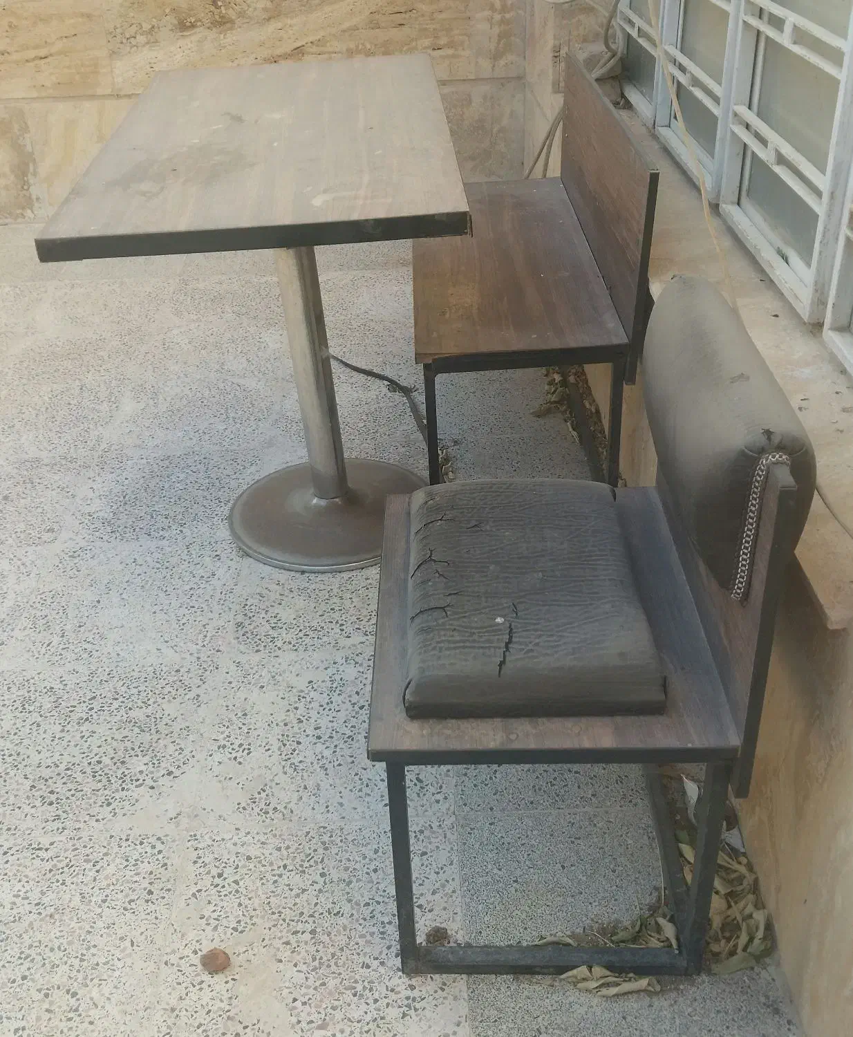 تعدادی میزوویترین|بوفه، ویترین، کنسول|صدرا-فارس, فاز ۱|دیوار