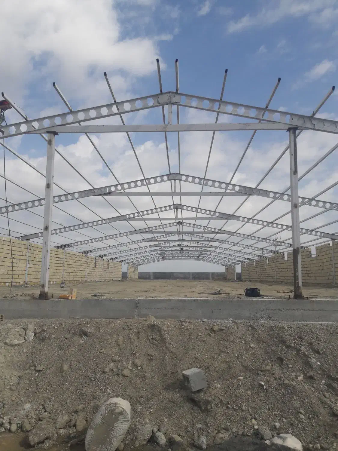 اجرای سوله ونصب ساندویج پانل|خدمات پیشه و مهارت|قشم, |دیوار