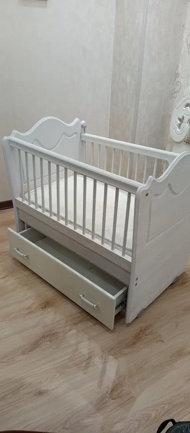 تخت نوزاد ننی دار|تخت و صندلی بچه|تبریز, |دیوار