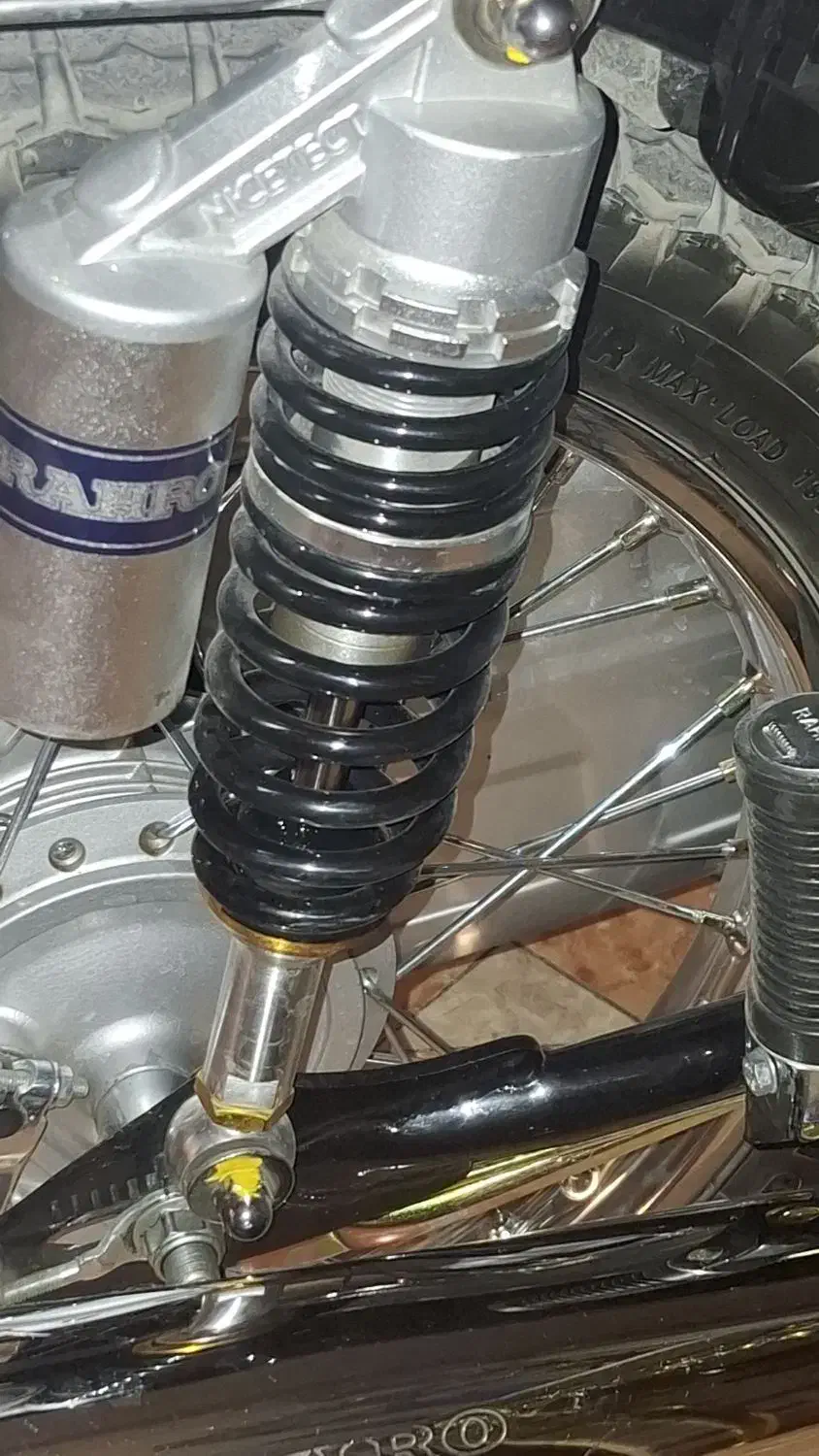 کمک عقب موتور سیکلت|قطعات یدکی و لوازم جانبی|شیراز, دینکان|دیوار