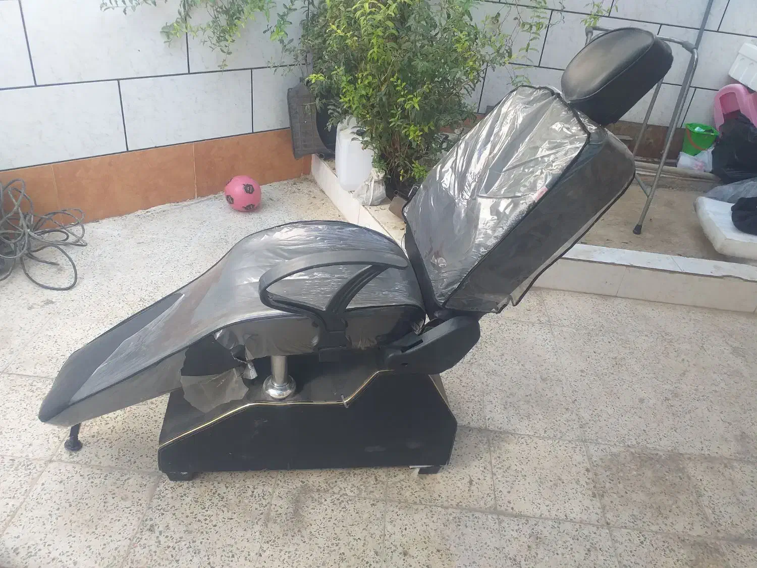 صندلی سالن آرایشگاه|آرایشگاه و سالن‌های زیبایی|بهبهان, |دیوار