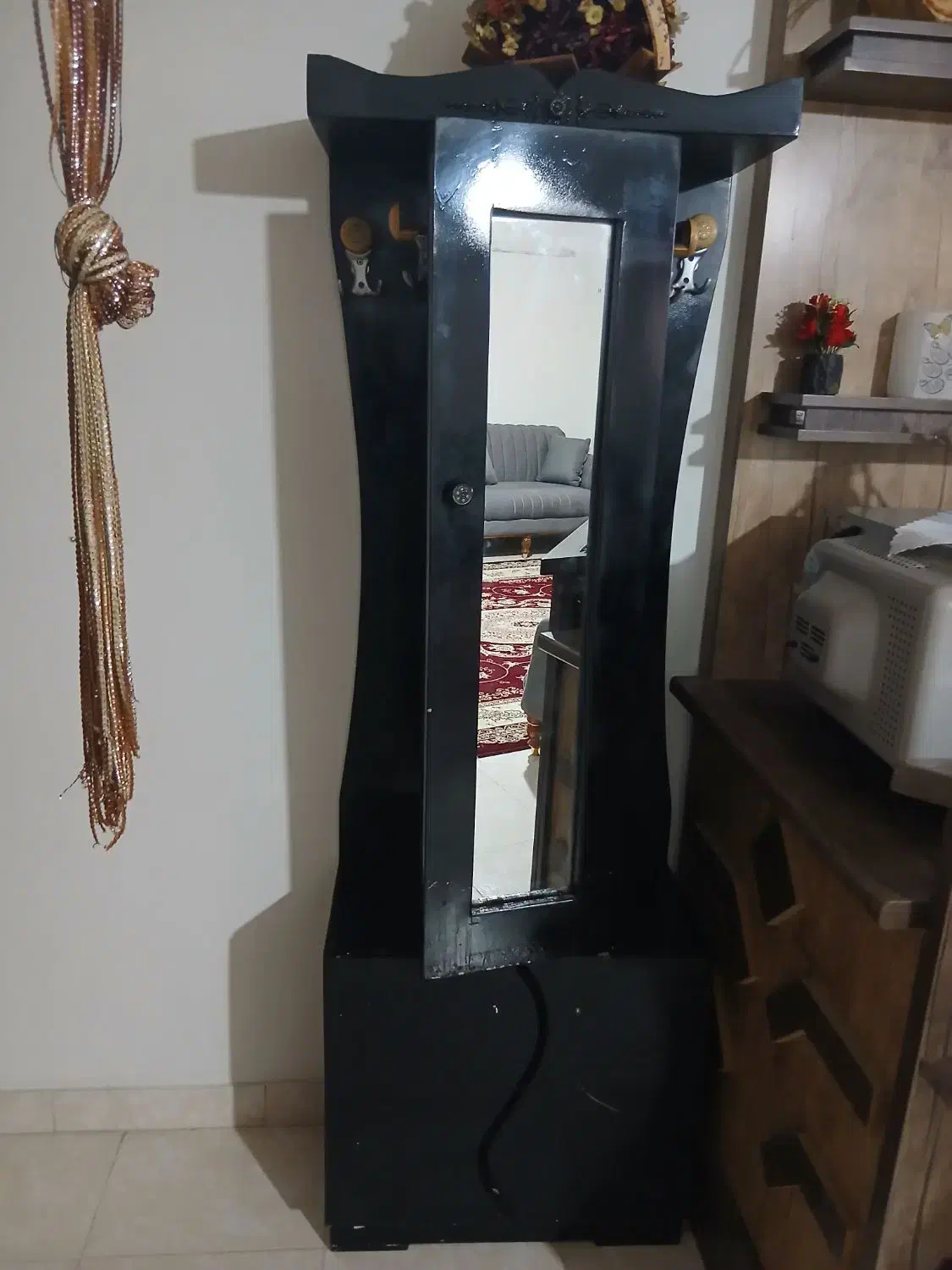 جاکفشی|جاکفشی، کمد، دراور|دامغان, |دیوار