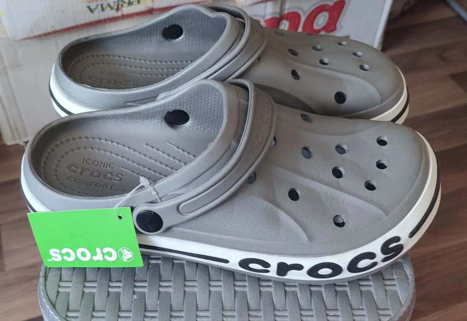 دمپایی|کیف، کفش، کمربند|پرند, فاز ۵|دیوار