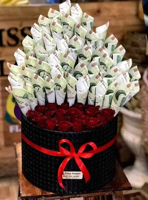 باکس گل رمانی با تزیین پول برا روز مادر|گل مصنوعی|ورامین, ورامین|دیوار