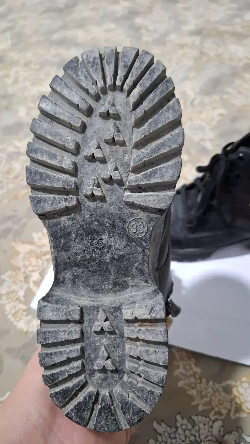 بوت سالم و نو بچگانه سایز ۳۳|کفش و لباس بچه|سرپل ذهاب, |دیوار