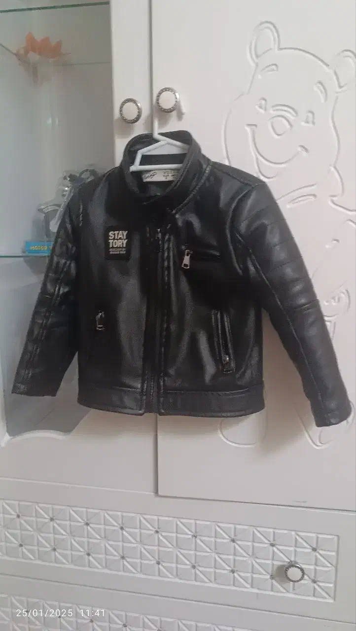 اسپرت شیک وزیبا|کفش و لباس بچه|نیشابور, بلوار گلها|دیوار