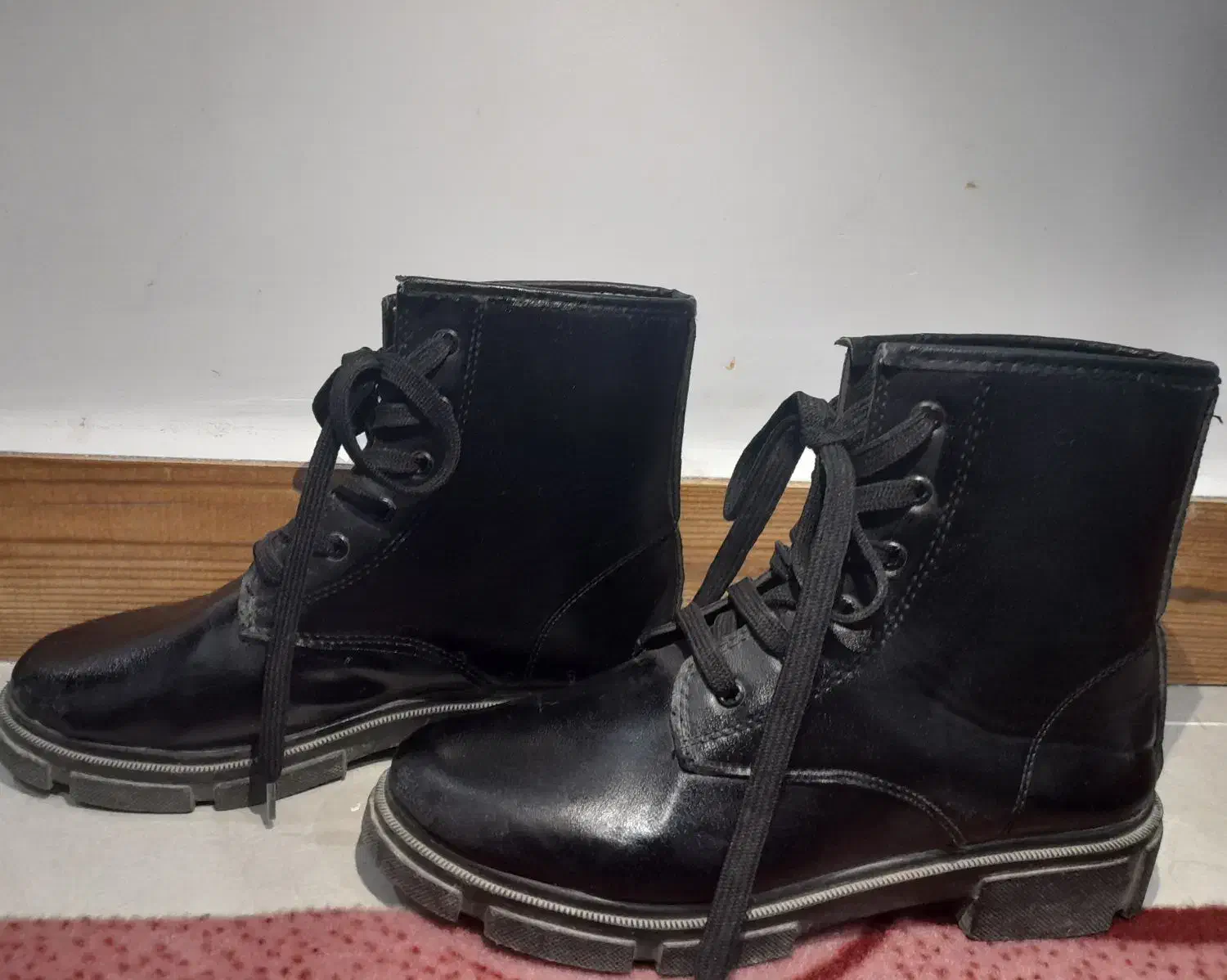 کفش|کیف، کفش، کمربند|بندر ماهشهر, |دیوار