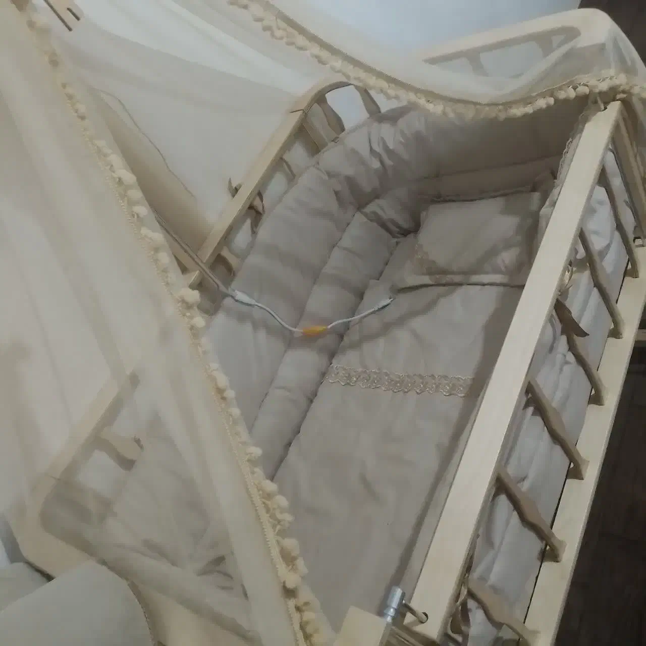 گهواره|تخت و سرویس خواب|بروجرد, |دیوار