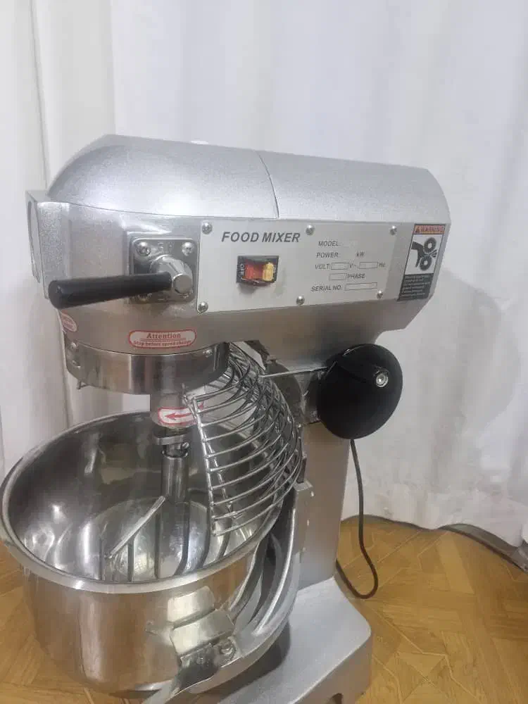 میکسر یاهمزن قنادی سه کاره یکماه خانگی کار شده|ماشین‌آلات صنعتی|گنبد کاووس, |دیوار