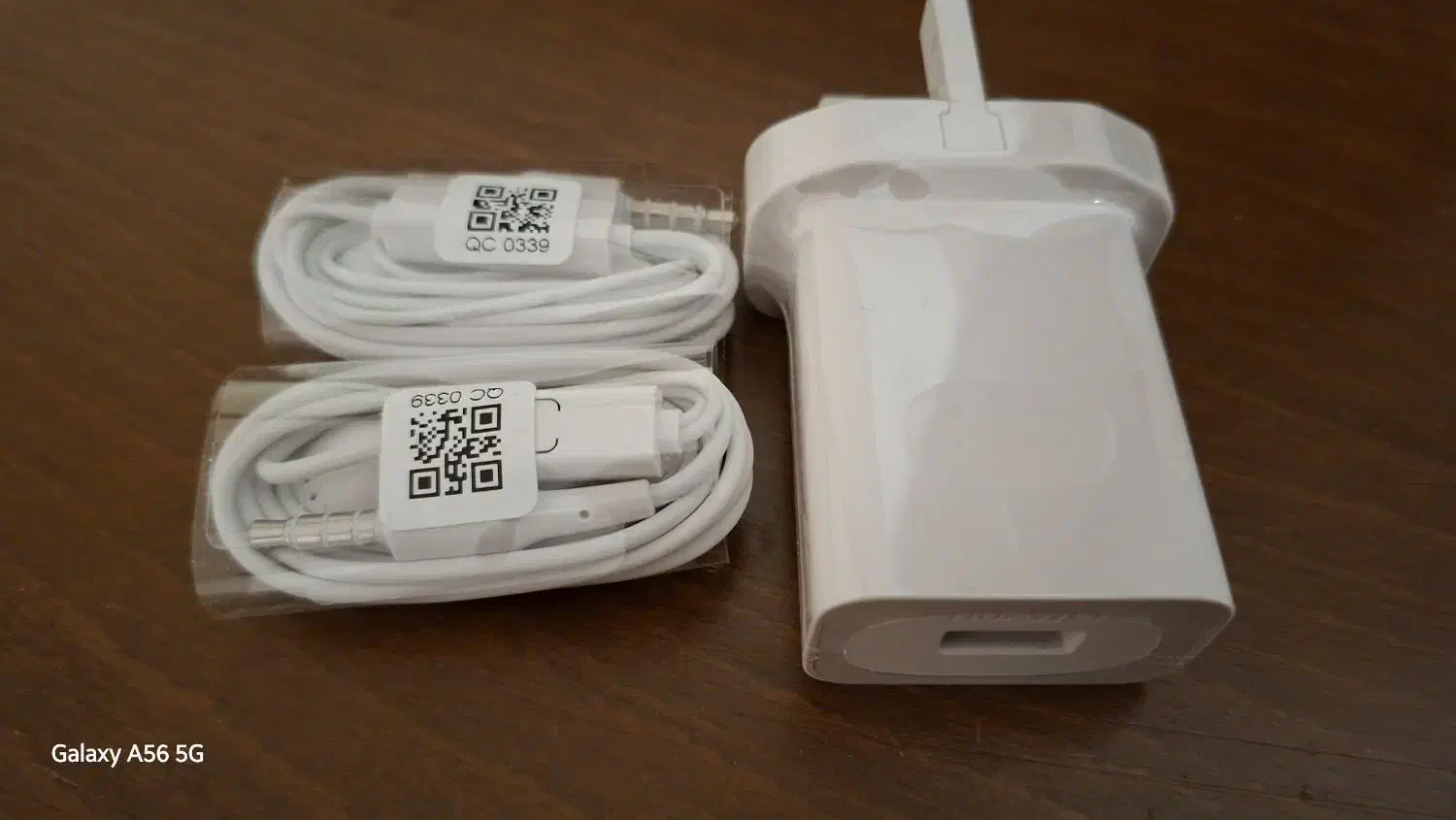 هندزفریو شارژر فابریک داخل جعبه آک بند|لوازم جانبی موبایل و تبلت|شاهینشهر, خبرنگار|دیوار