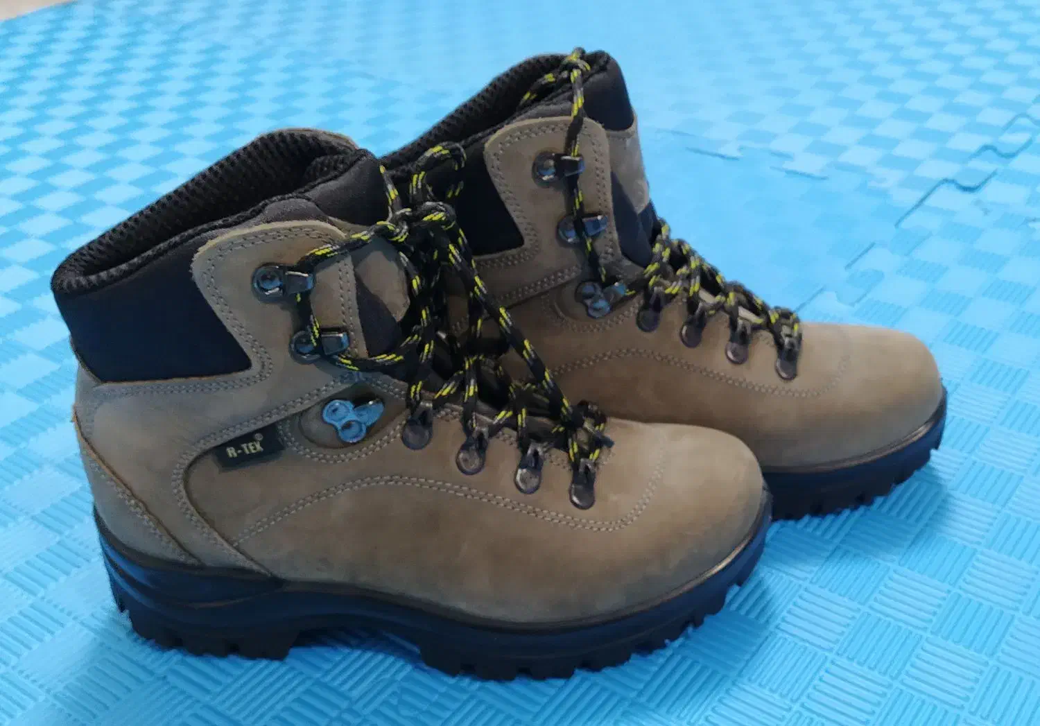 کفش|کوهنوردی و کمپینگ|خرم‌آباد, |دیوار