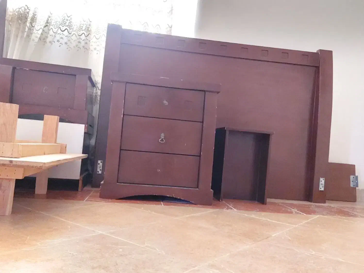 سرویس خواب دو نفره شیک تمام چوب در حد نو|تخت و سرویس خواب|یزد, |دیوار