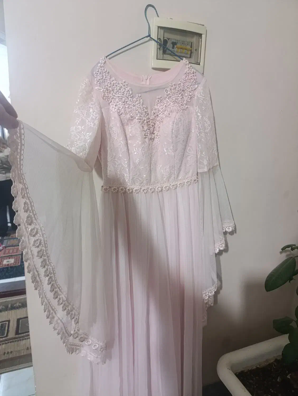 لباس مجلسی|لباس|رودهن, |دیوار