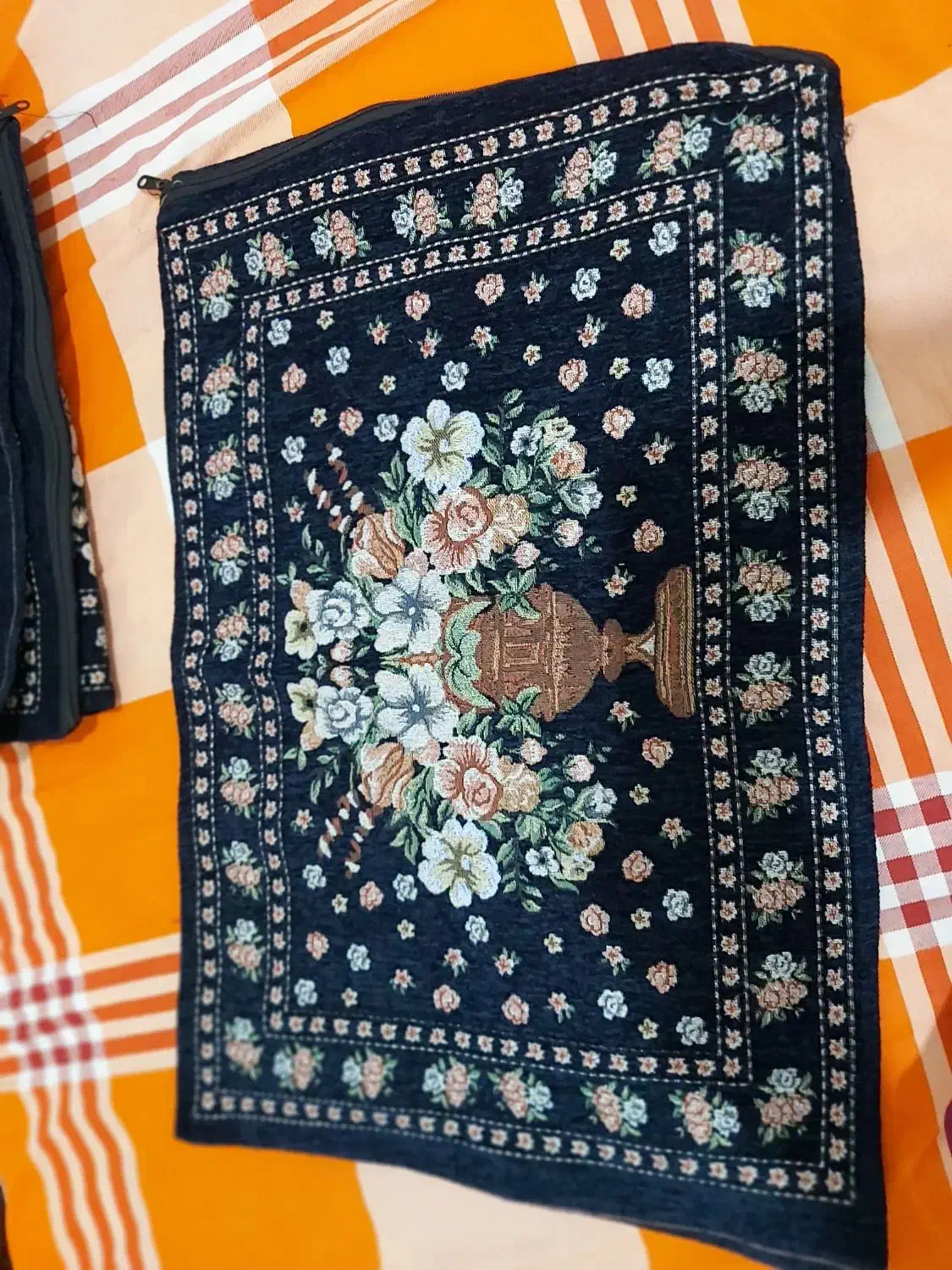 رو بالشتی سنتی   نو مخمل  سرمه ای تیره|رختخواب، بالش، پتو|شاهین‌شهر, عطار|دیوار