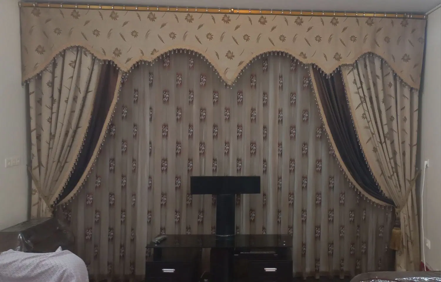 پرده|پرده، رانر، رومیزی|مشهد, تربیت (صدف)|دیوار