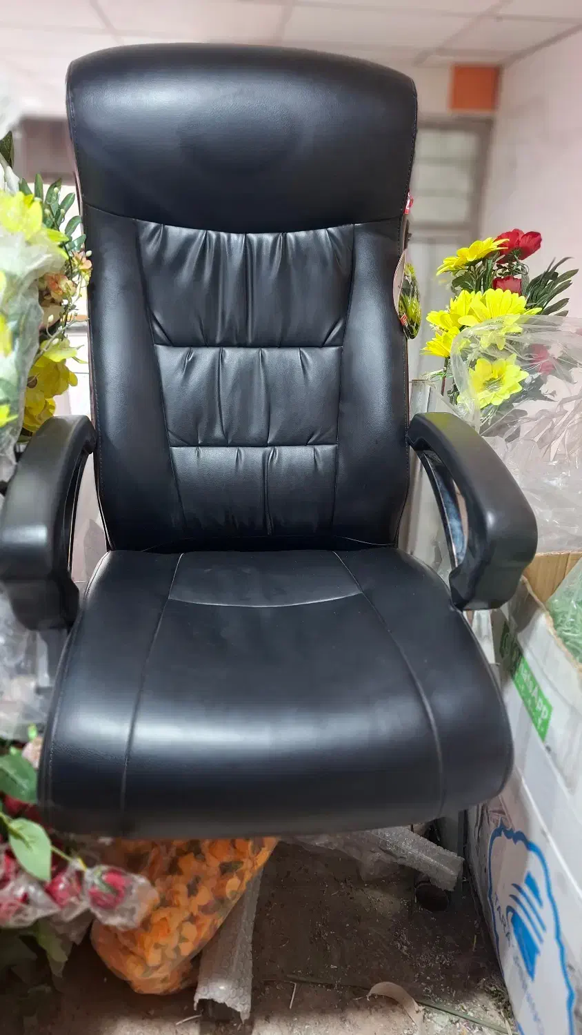 صندلی مدیریتی چرخدار برند لیور مدل M8000|مبلمان اداری|بروجرد, |دیوار