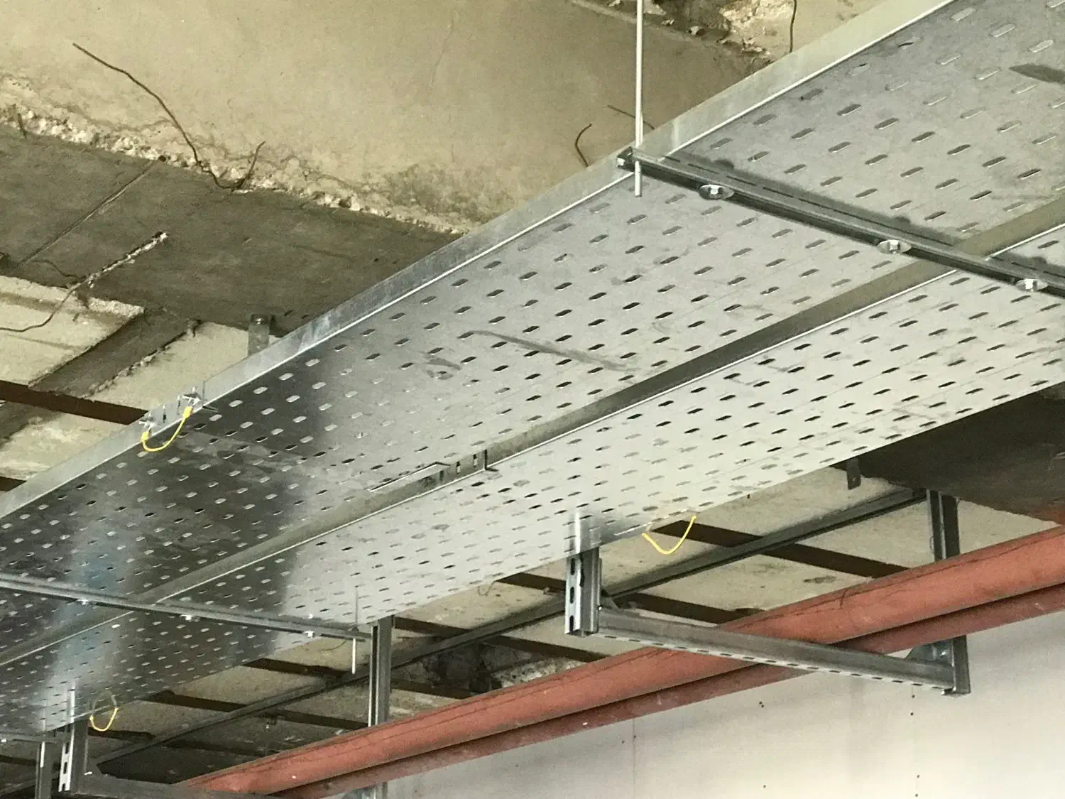 به تعدادی محدود کارگر فنی یا برقکار نیازمندیم|استخدام معماری، عمران و ساختمانی|تهران, هوانیروز|دیوار