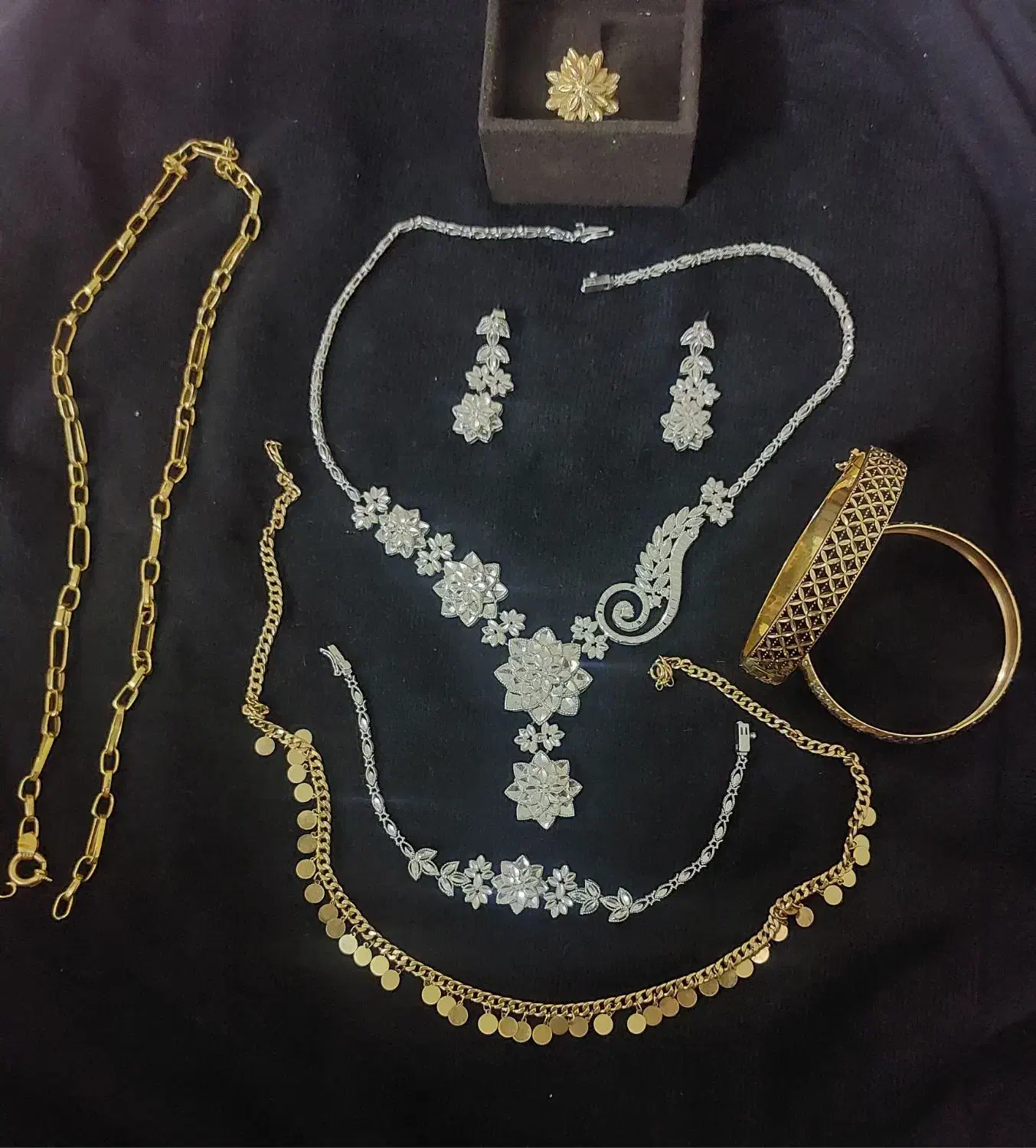 سرویس طلا/گردنبند طلا/تک پوش طلا/النگو وانگشتر طلا|جواهرات|قزوین, |دیوار