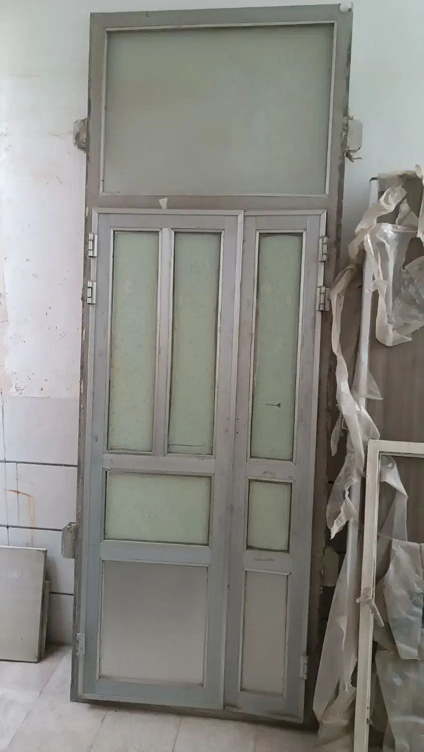 درب و پنجره آلومینیومی و درب آهنی|مصالح و تجهیزات ساختمان|آبادان, |دیوار