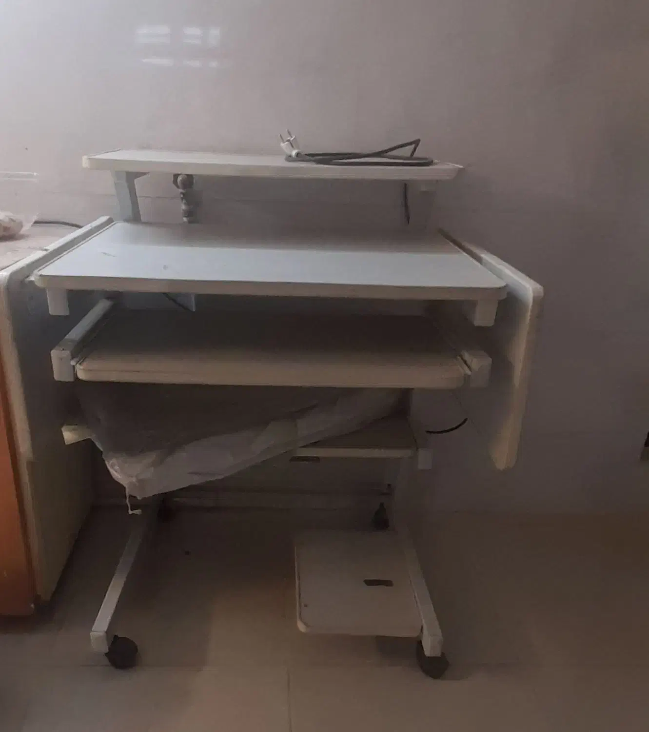 میز کامپیوتر|میز تحریر و کامپیوتر|نیشابور, طالقانی|دیوار