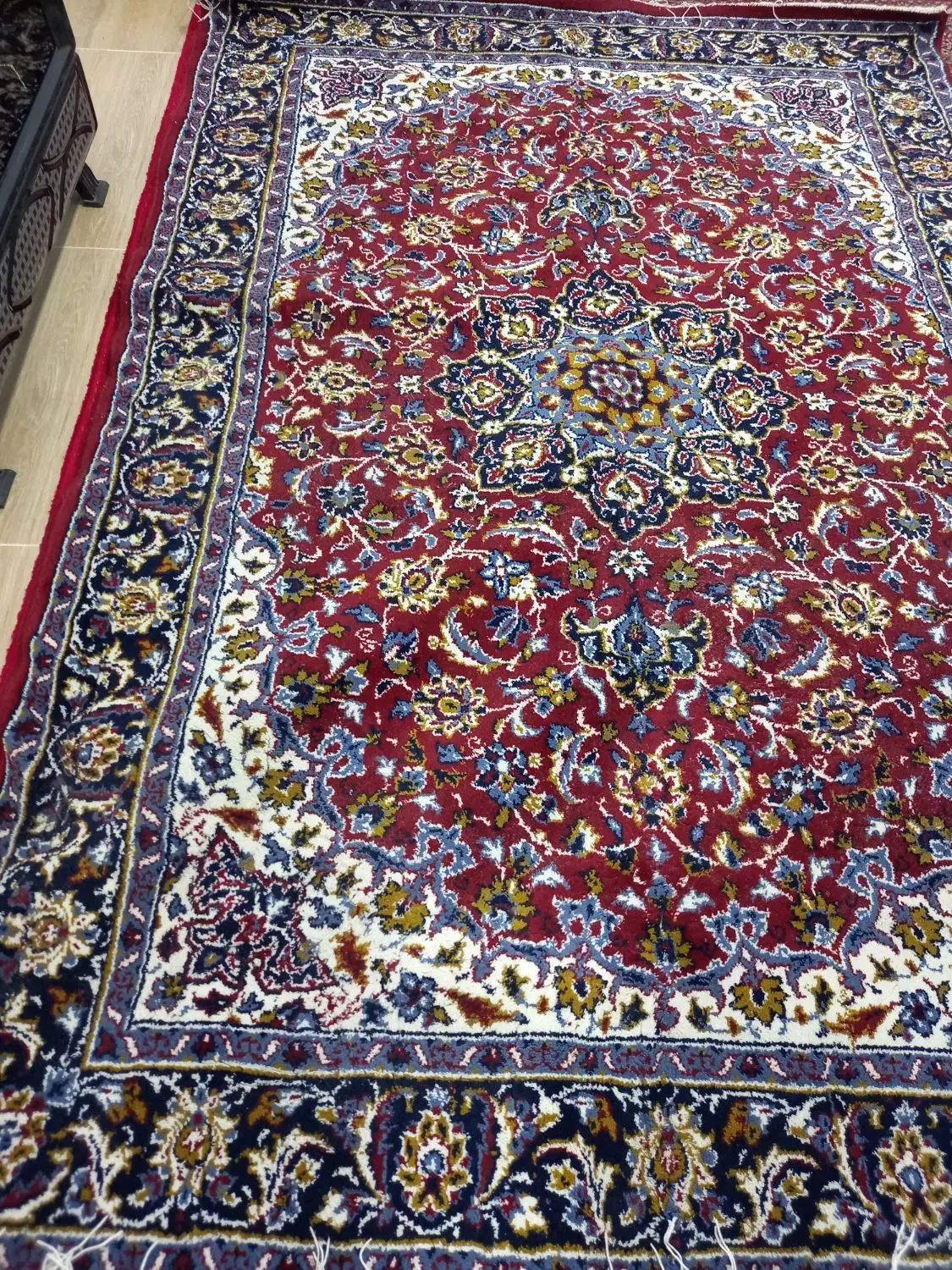 فرش ۴ متری|فرش|بندر انزلی, نوغان|دیوار