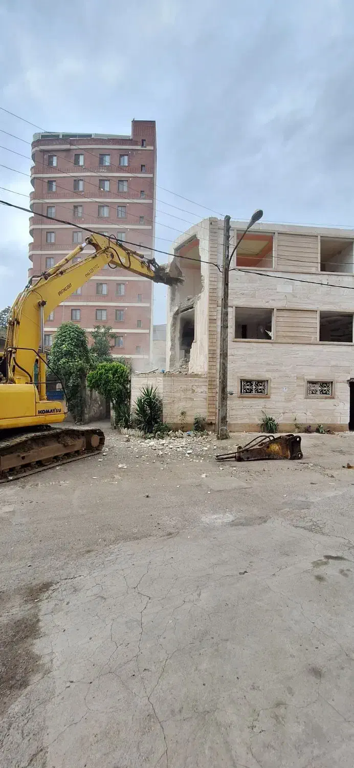 تخریب ساختمان همراه با بیل و لودر|خدمات پیشه و مهارت|لنگرود, |دیوار