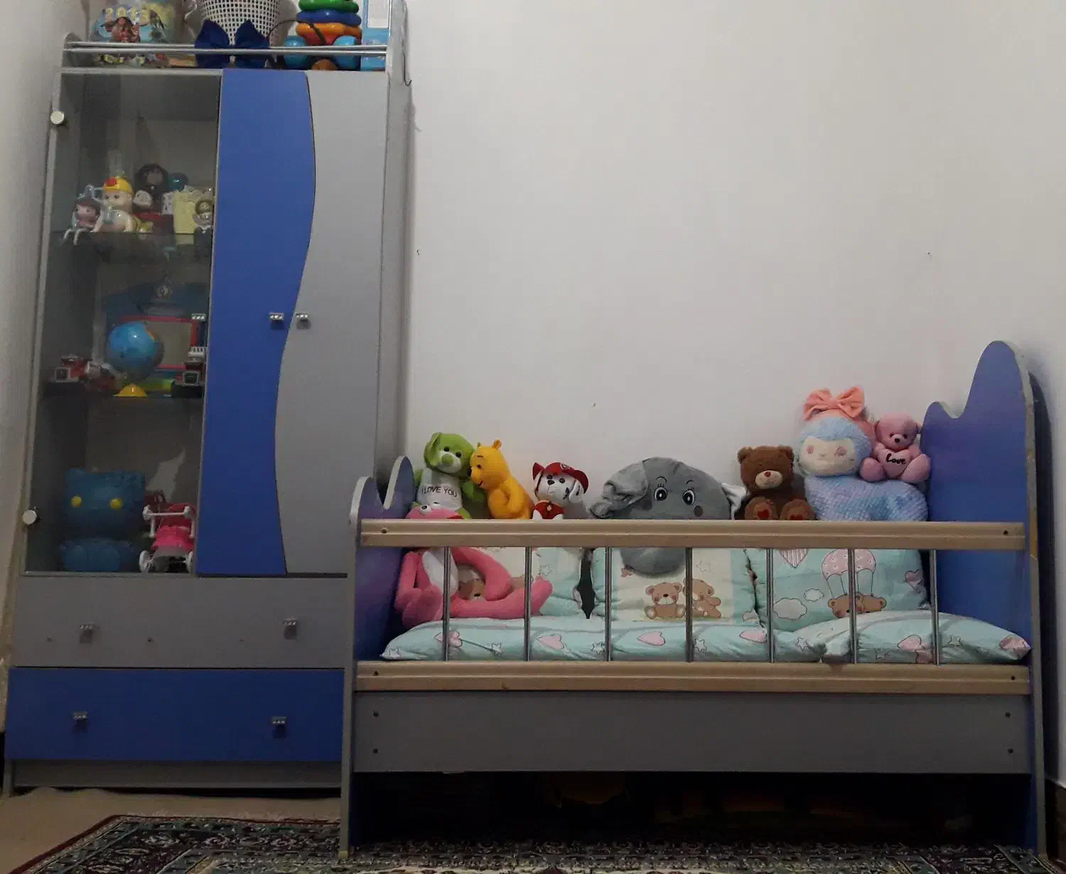 تخت و کمد کودک با میز تحریر|تخت و صندلی بچه|پارسآباد, |دیوار