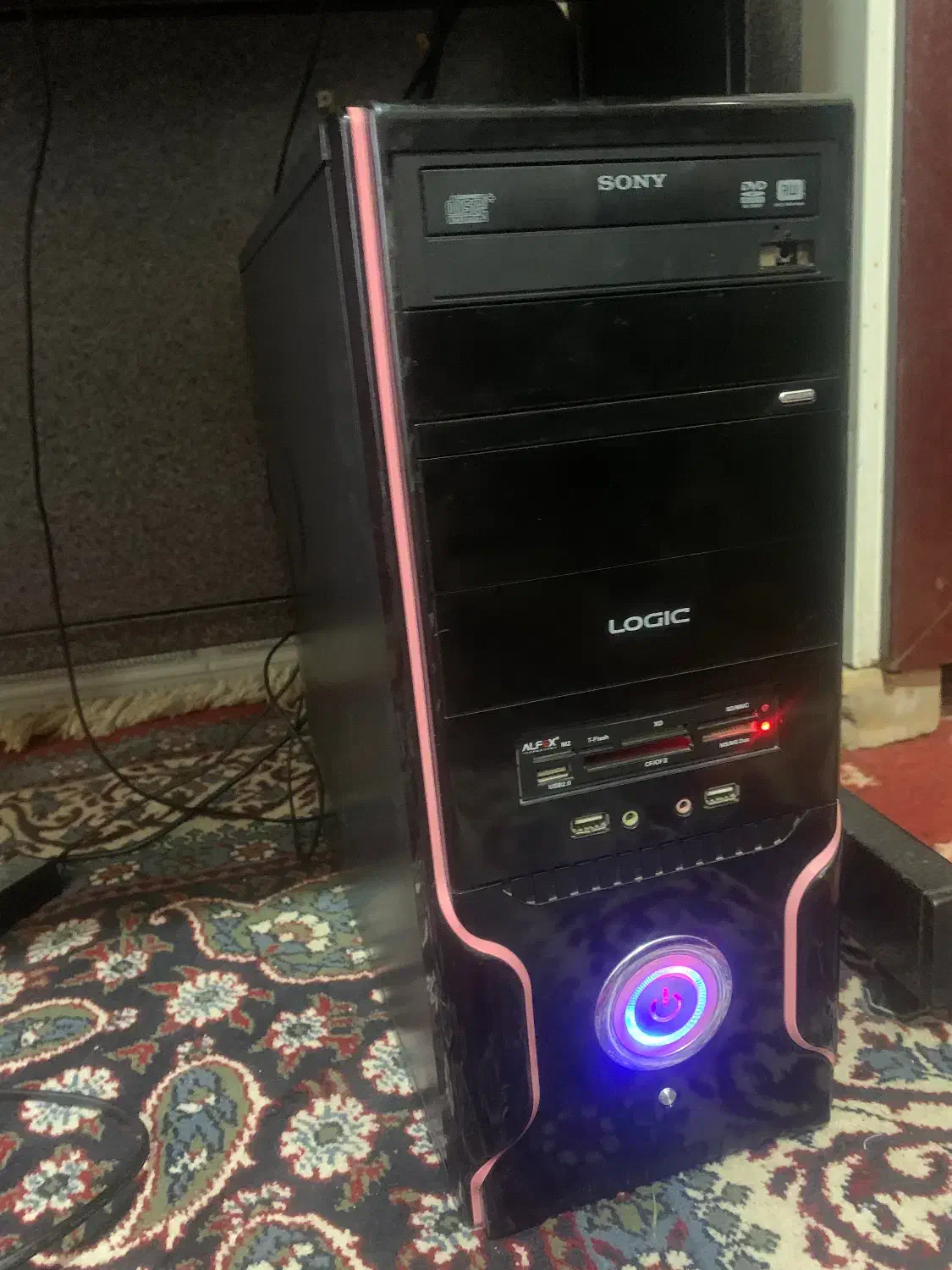 کامپیوتر همراه با میز|رایانه رومیزی|فیروزآباد (فارس), |دیوار