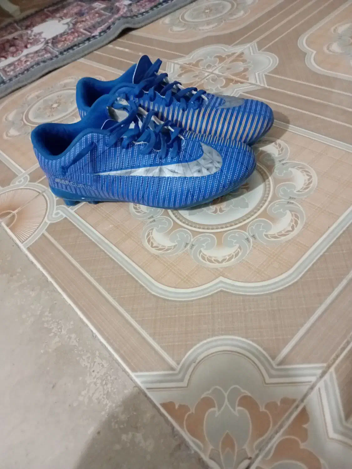 کفش چمنی|ورزش‌های توپی|سیرجان, |دیوار