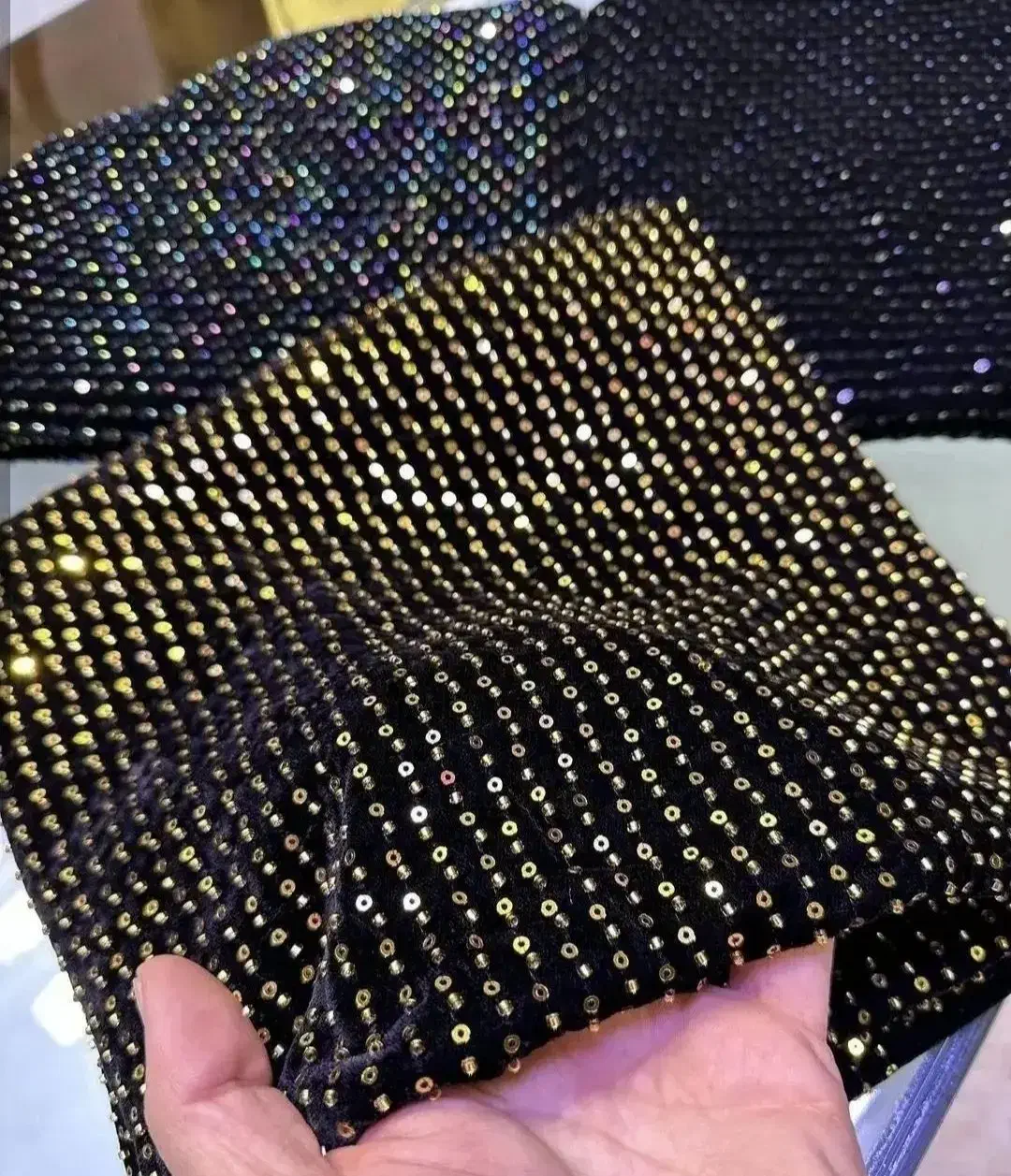 پارچه مخمل ملیله ومنجق دوزی شده|لباس|سی‌سخت, |دیوار