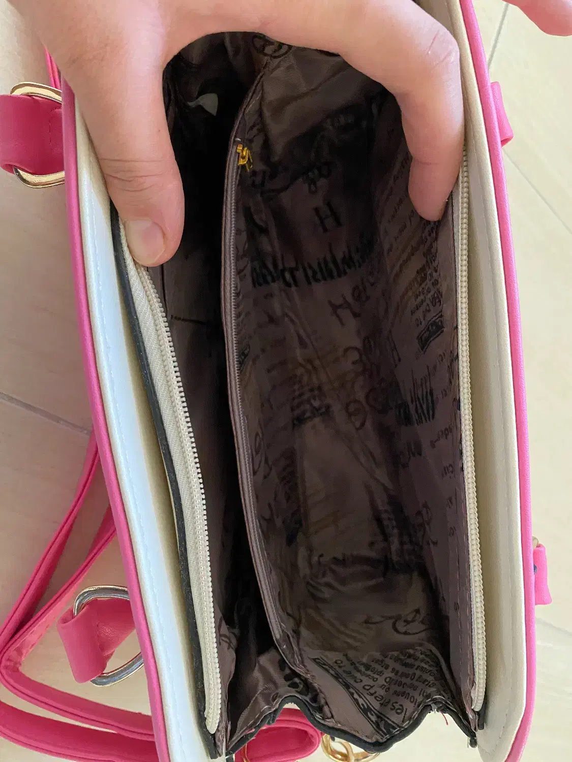 کیف|کیف، کفش، کمربند|خواجه, |دیوار