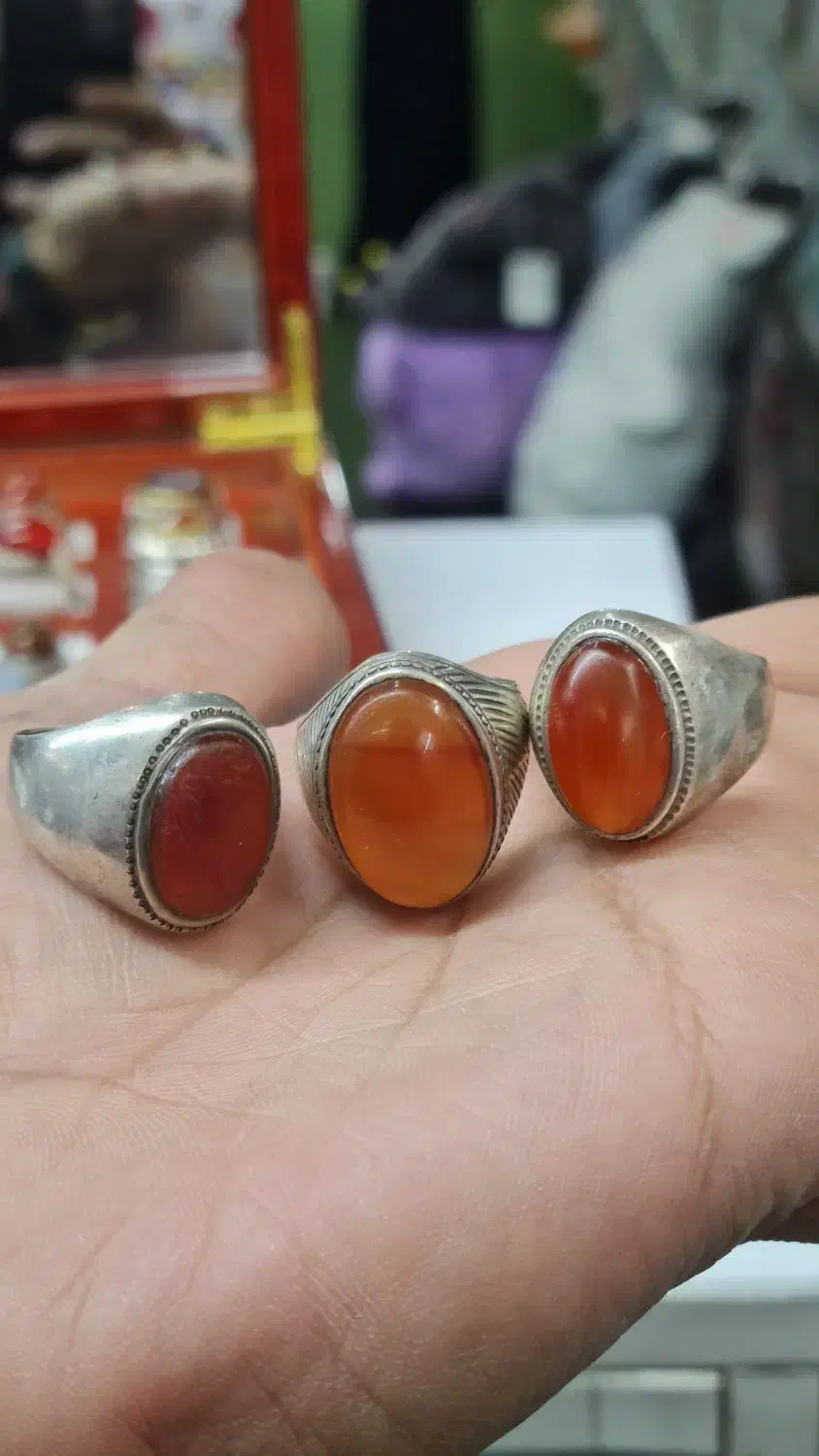 سه عقیق کهنه کهنه|جواهرات|یزد, |دیوار