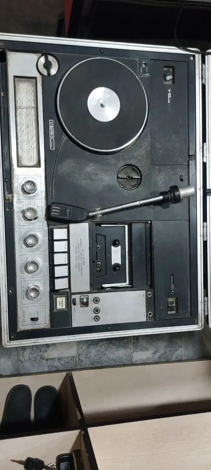 گرامافون چمدانی مارک crown اصل ژاپن|کلکسیون اشیاء عتیقه|مشهد, شهید معقول|دیوار