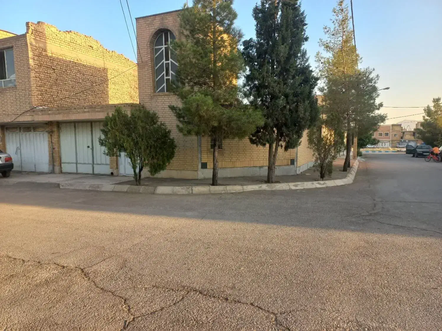 فروش منزل 200 متری سند دار دونبش شهرک ازادگان|فروش خانه و ویلا|نجف‌آباد, فاز ۲ شهرک آزادگان|دیوار