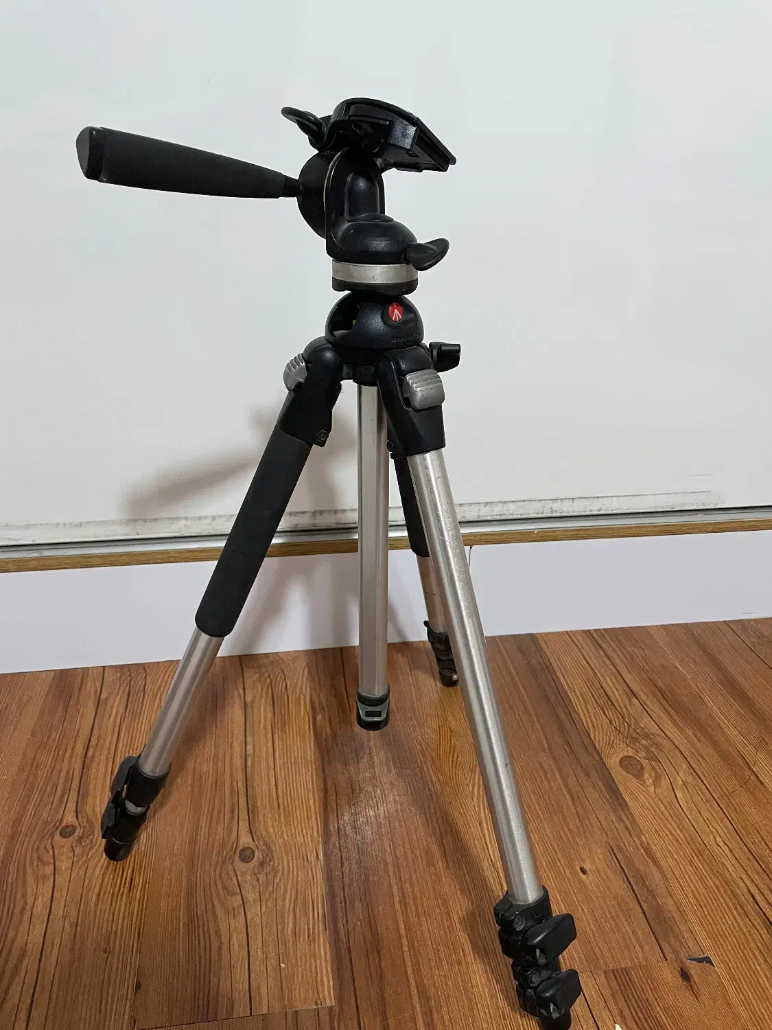 پایه دوربین manfrotto عکاسی|دوربین عکاسی و فیلم‌برداری|کرج, فاز ۱ مهرشهر|دیوار