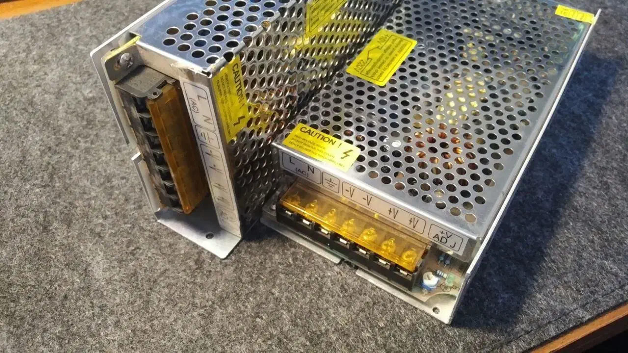 آداپتور LED ترانس سوئیچینگ بدنه فلزی 12V-15A|مصالح و تجهیزات ساختمان|تبریز, |دیوار