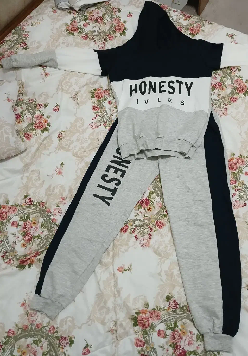 هودی و شلوار تریکو اسپرت|لباس|رشت, حمیدیان|دیوار