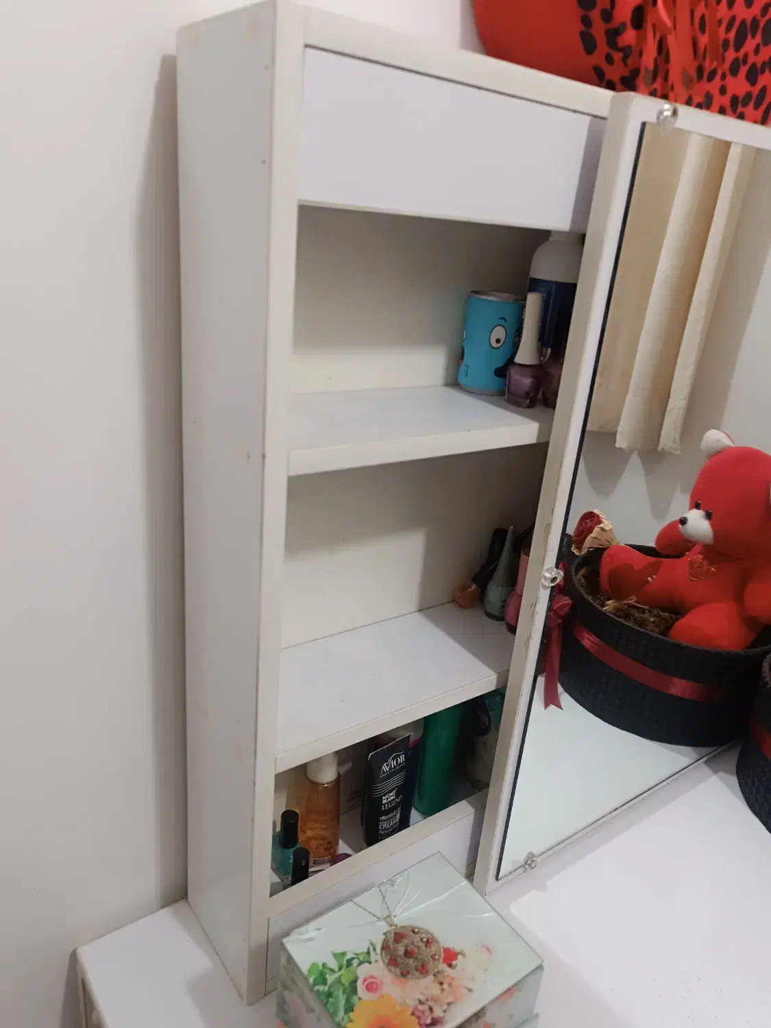 میز دراور|جاکفشی، کمد، دراور|صومعه‌سرا, |دیوار