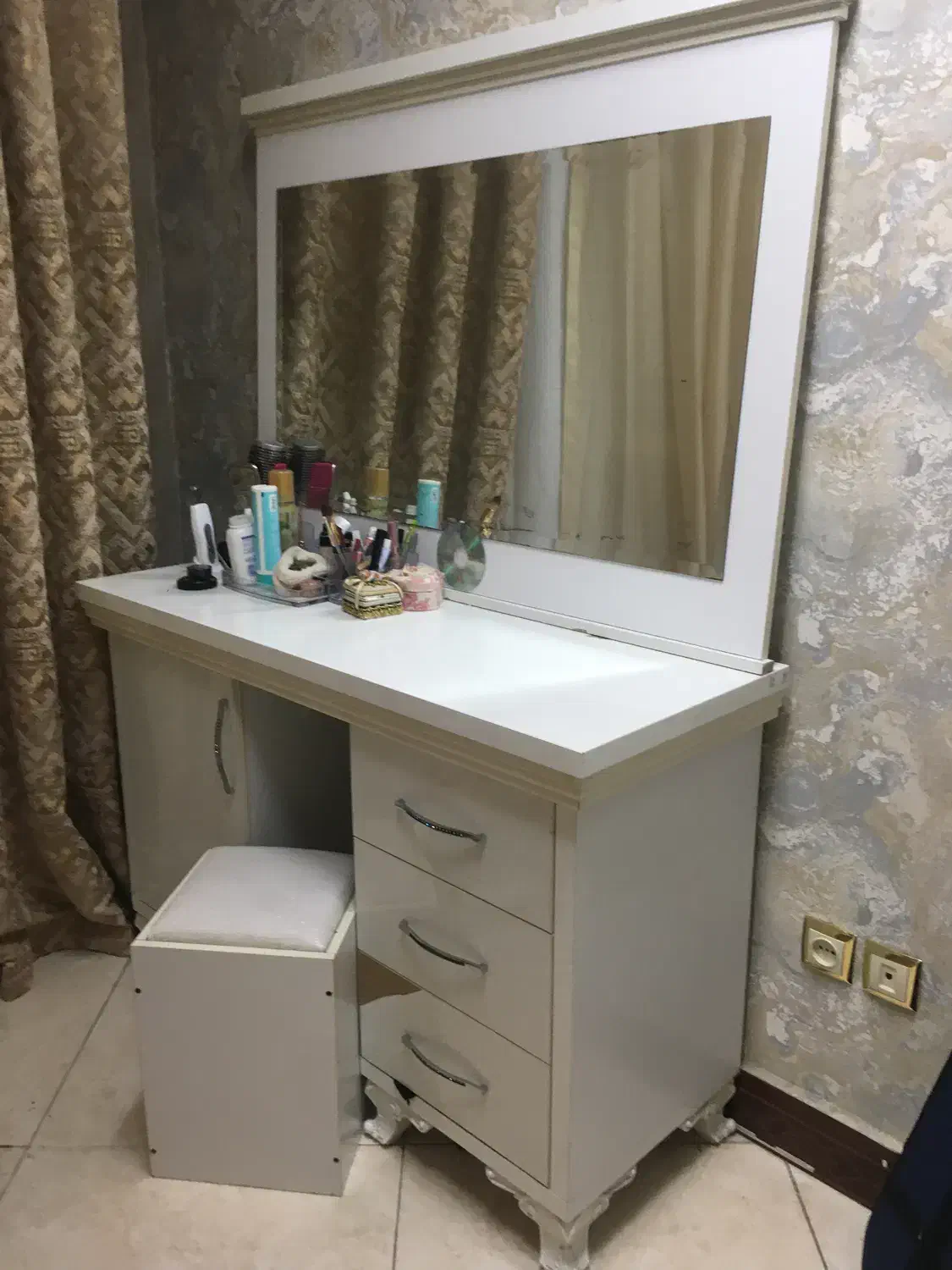 سرویس خواب|تخت و سرویس خواب|ورامین, ورامین|دیوار