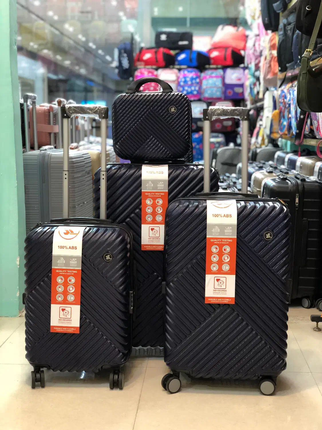 چمدان برند MR (طرح هاشور) ارسال و کاور رایگان|کیف، کفش، کمربند|مشهد, عیدگاه|دیوار