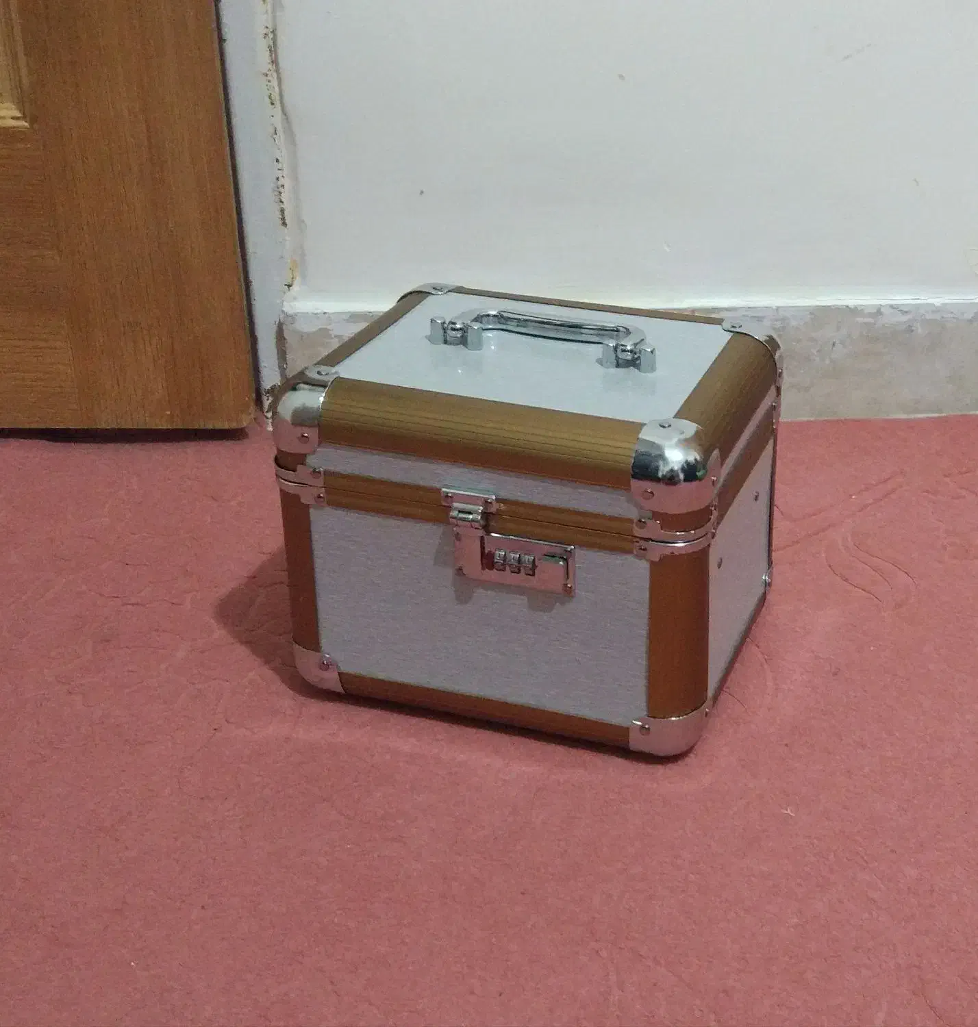 ست چمدان لوازم آرایش نو|کیف، کفش، کمربند|ملارد, |دیوار