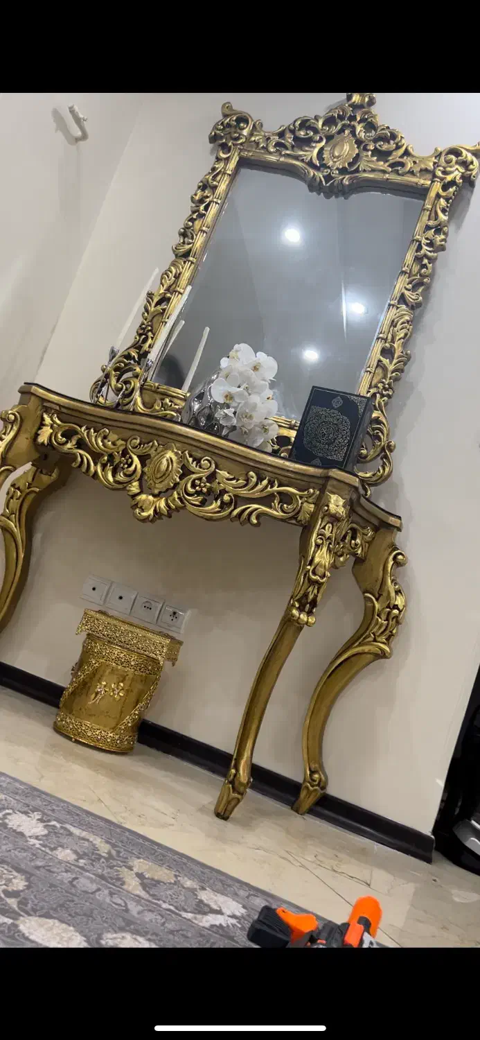 اینه کنسول ورق طلا کاملا نو|بوفه، ویترین، کنسول|تهران, باغ فیض|دیوار